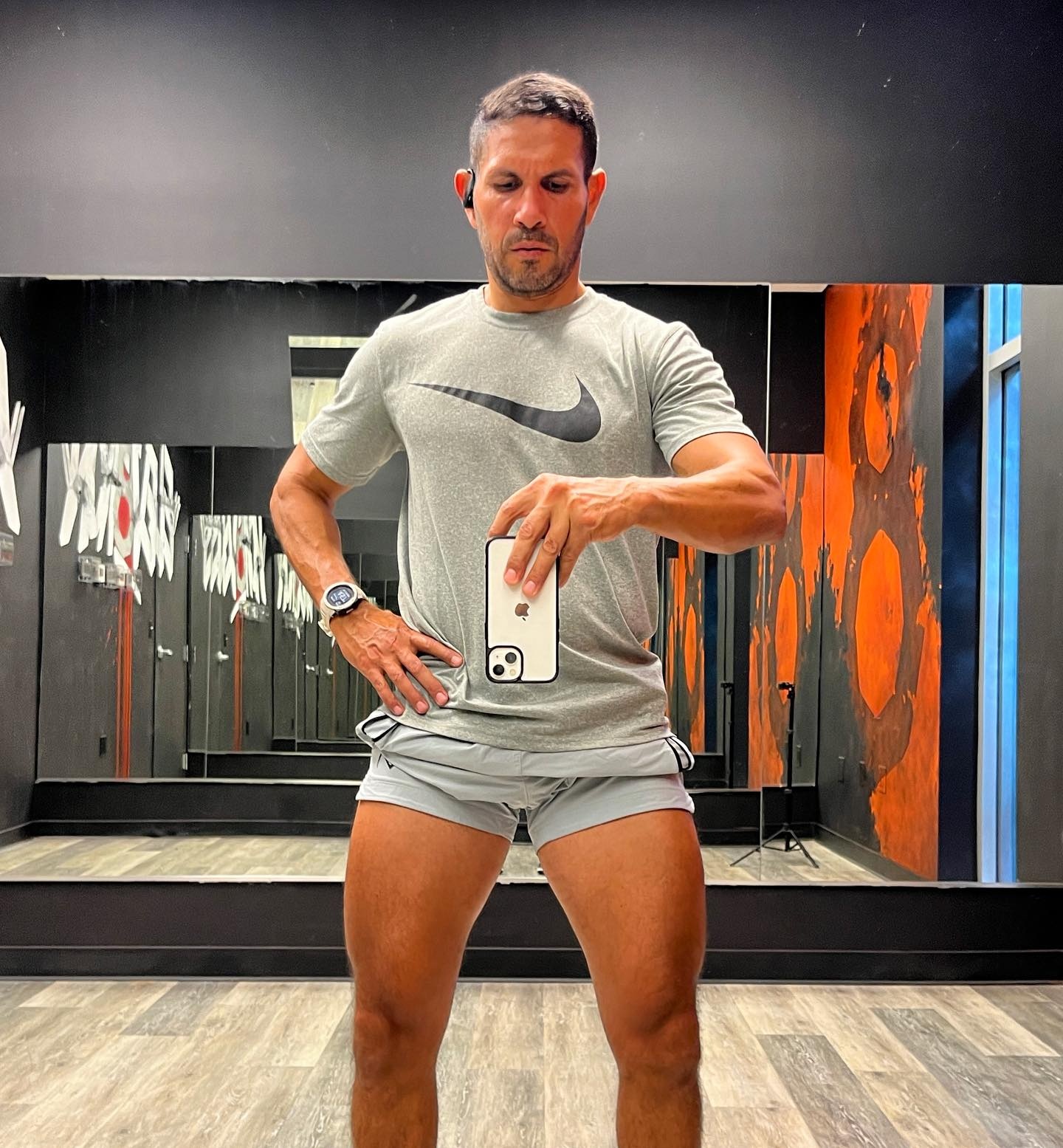 WALTER · STUDIO MIRROR
